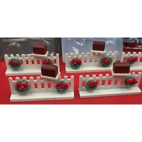 6 Cobblestone Corners Accessories Christmas Village White Fence Wreaths Mailbox - Picture 2 of 5
